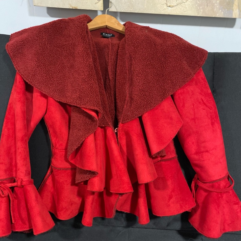 Women Jacket Used 3 times excelent condition  . Size 6 Dark red.Brand CAMI.